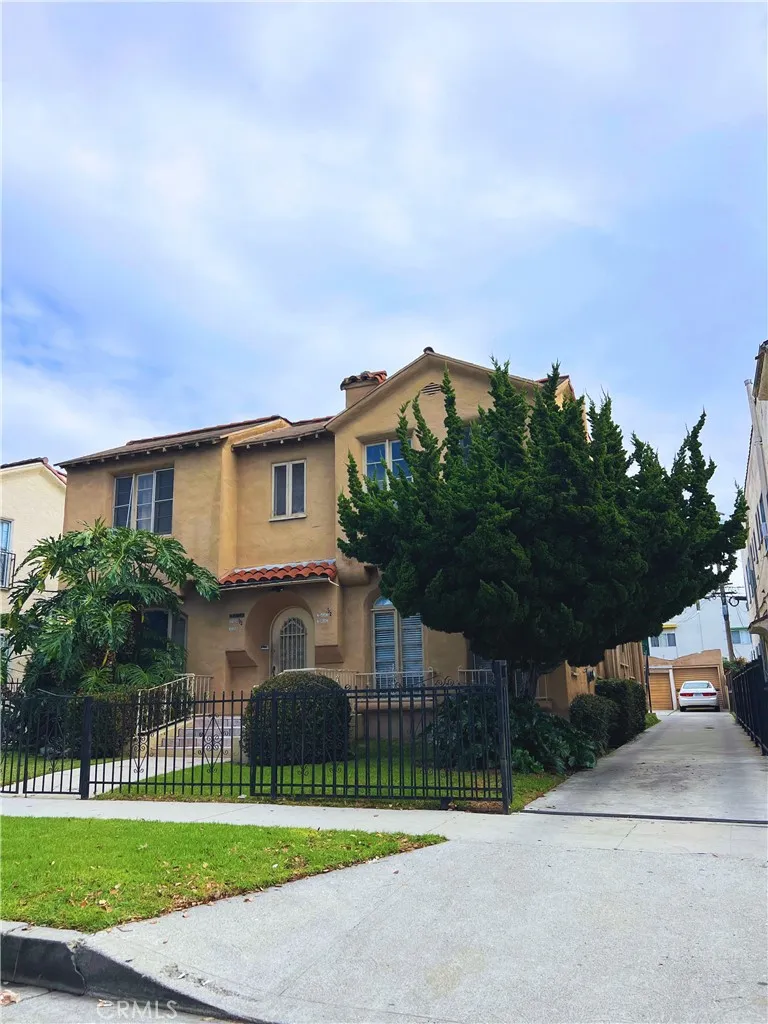 2830 Hillcrest Drive, Los Angeles, California 90016 home-pic-0